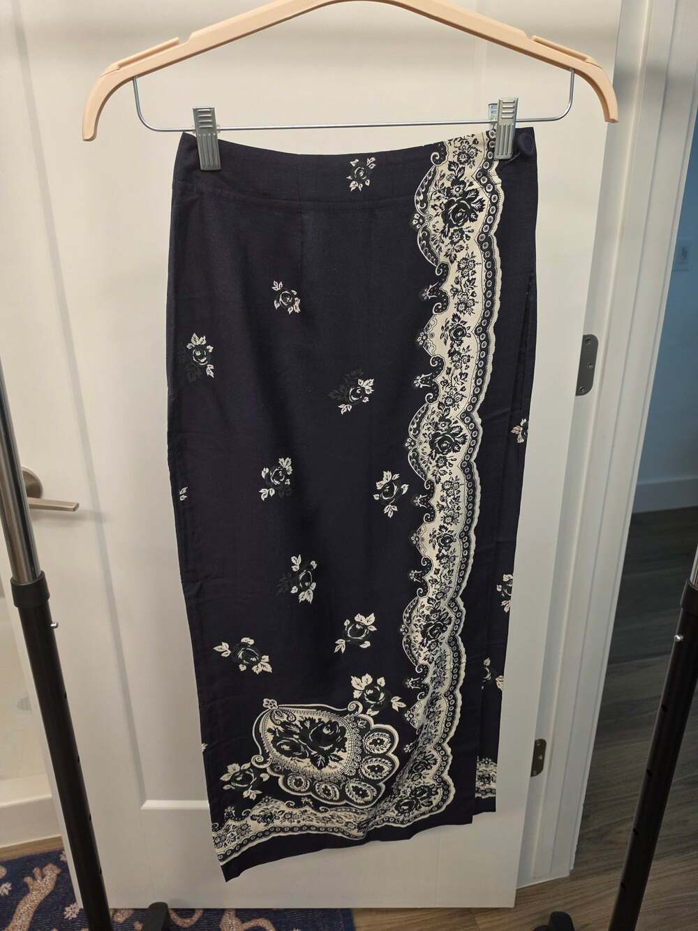 Vintage Banana Republic Bandana Midi Skirt Navy Size 8